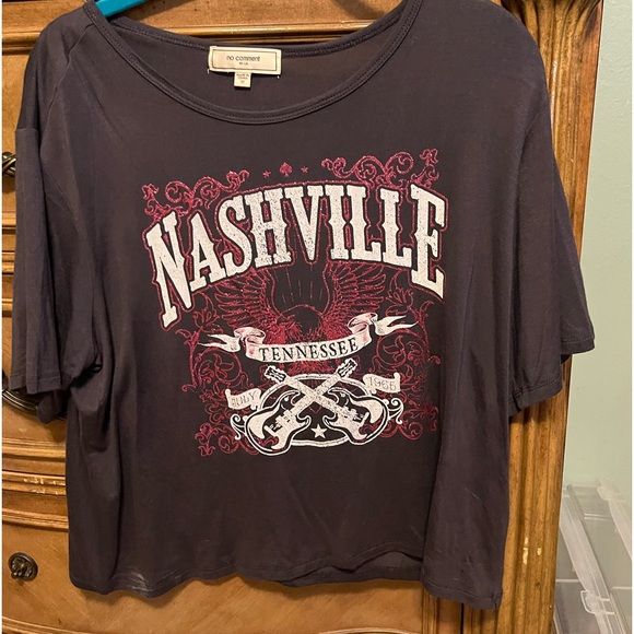 Size medium nice lightweight medium size tshirt - Picture 3 of 3